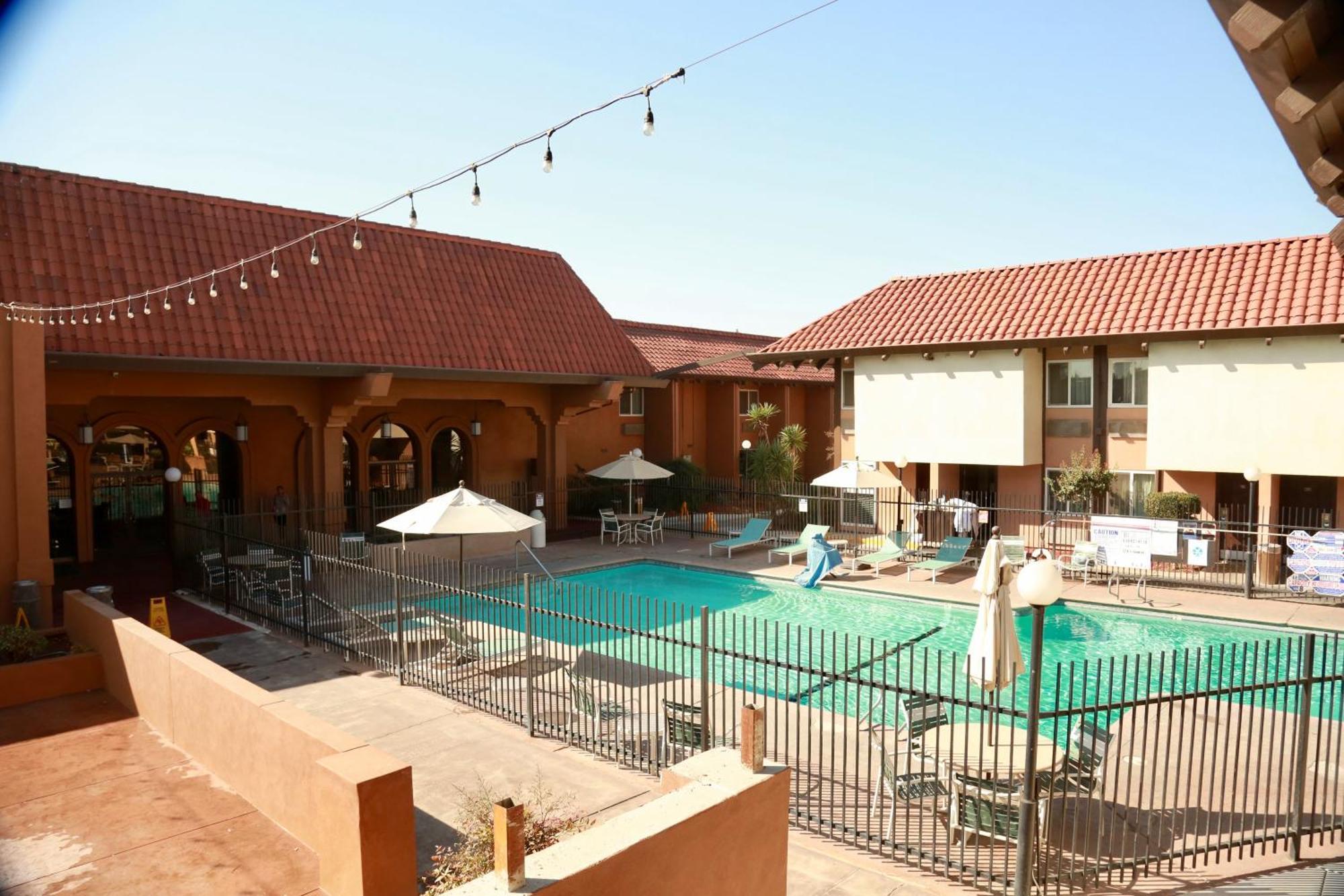 Ramada By Wyndham Fresno North Hotel Ngoại thất bức ảnh