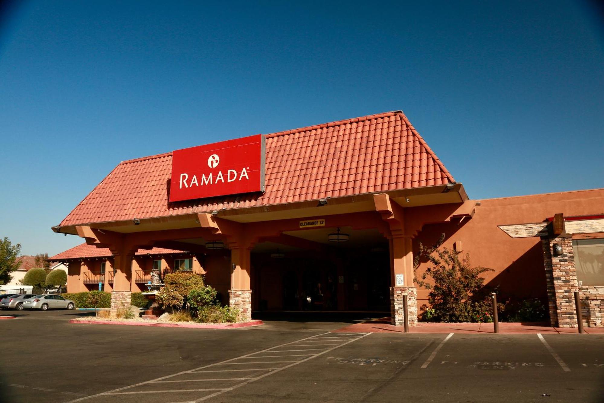 Ramada By Wyndham Fresno North Hotel Ngoại thất bức ảnh