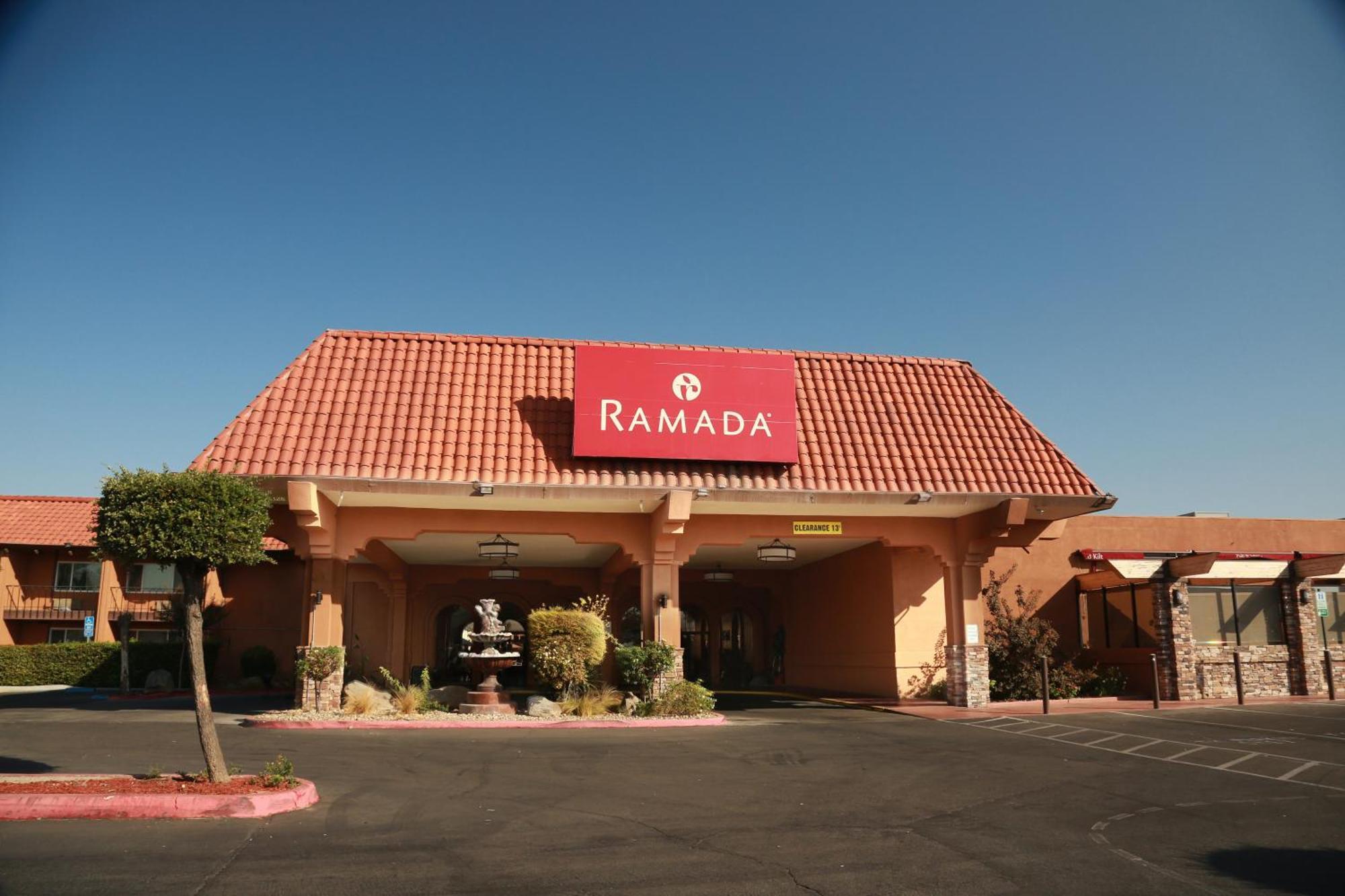 Ramada By Wyndham Fresno North Hotel Ngoại thất bức ảnh