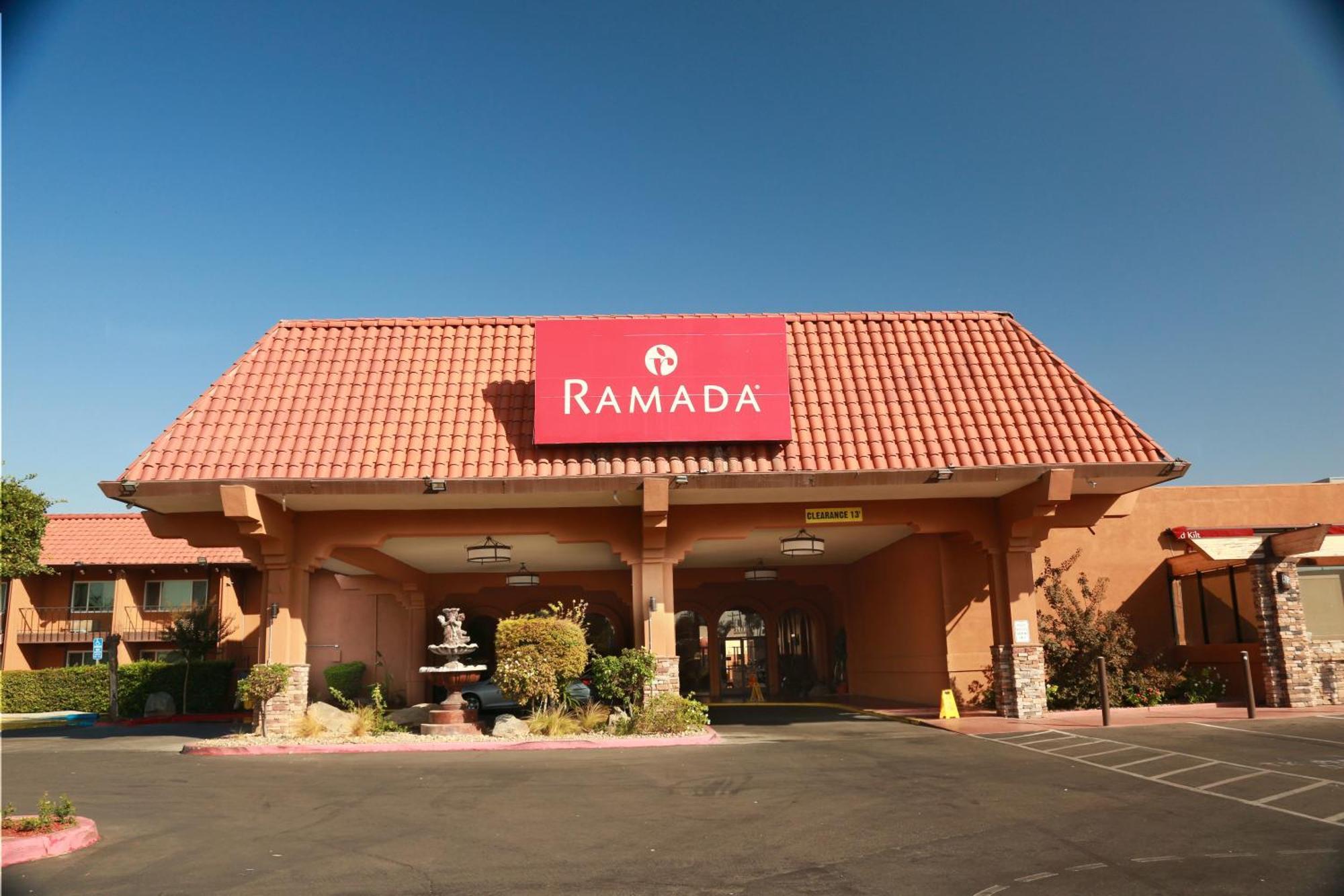 Ramada By Wyndham Fresno North Hotel Ngoại thất bức ảnh