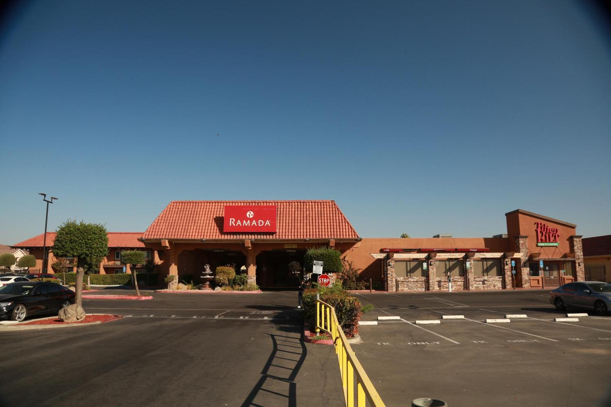Ramada By Wyndham Fresno North Hotel Ngoại thất bức ảnh