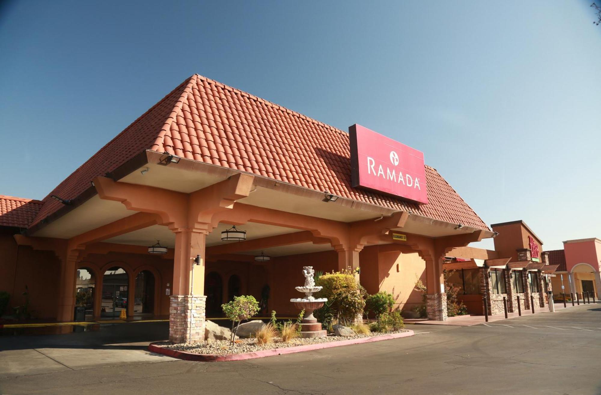 Ramada By Wyndham Fresno North Hotel Ngoại thất bức ảnh