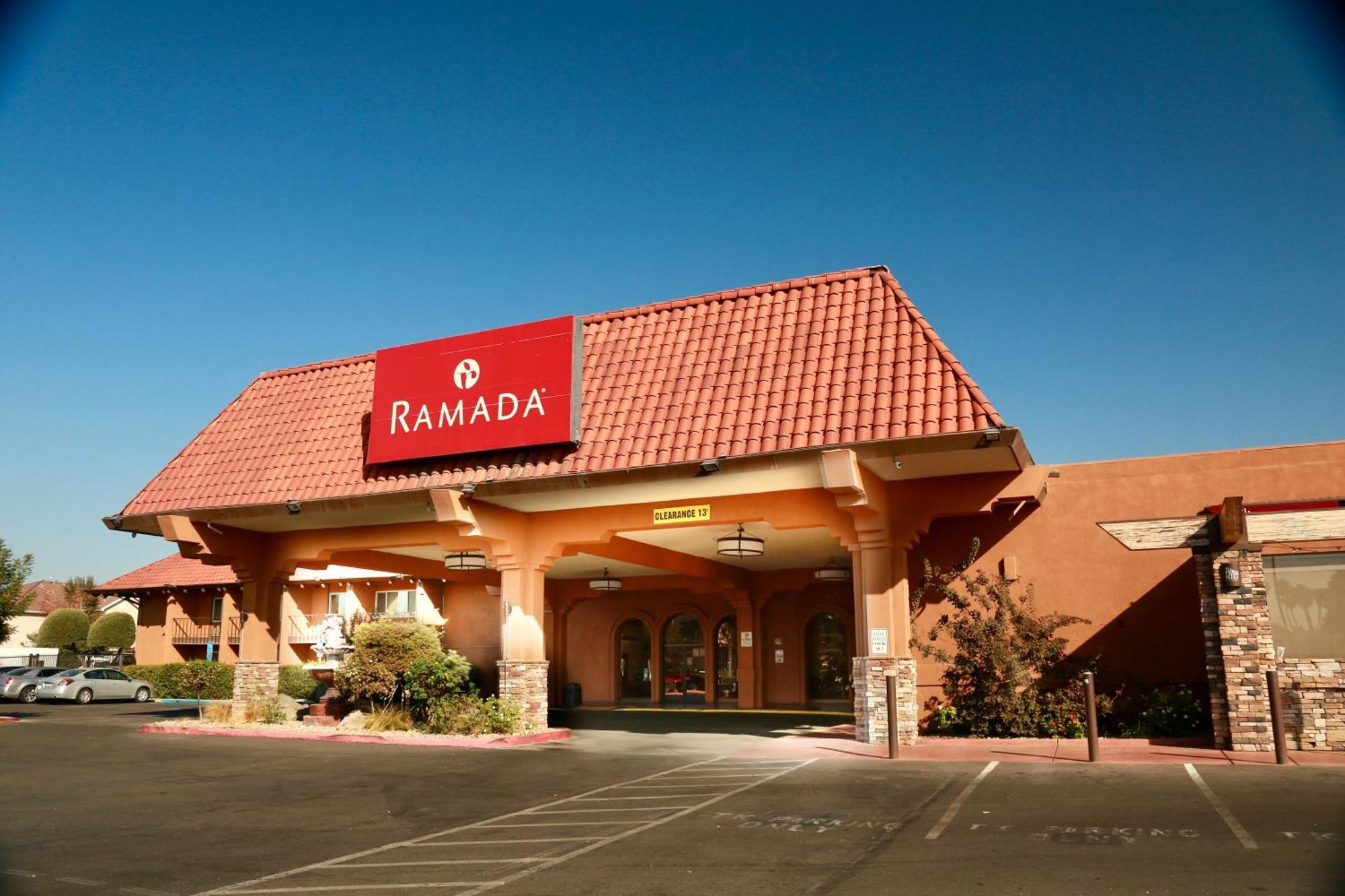 Ramada By Wyndham Fresno North Hotel Ngoại thất bức ảnh
