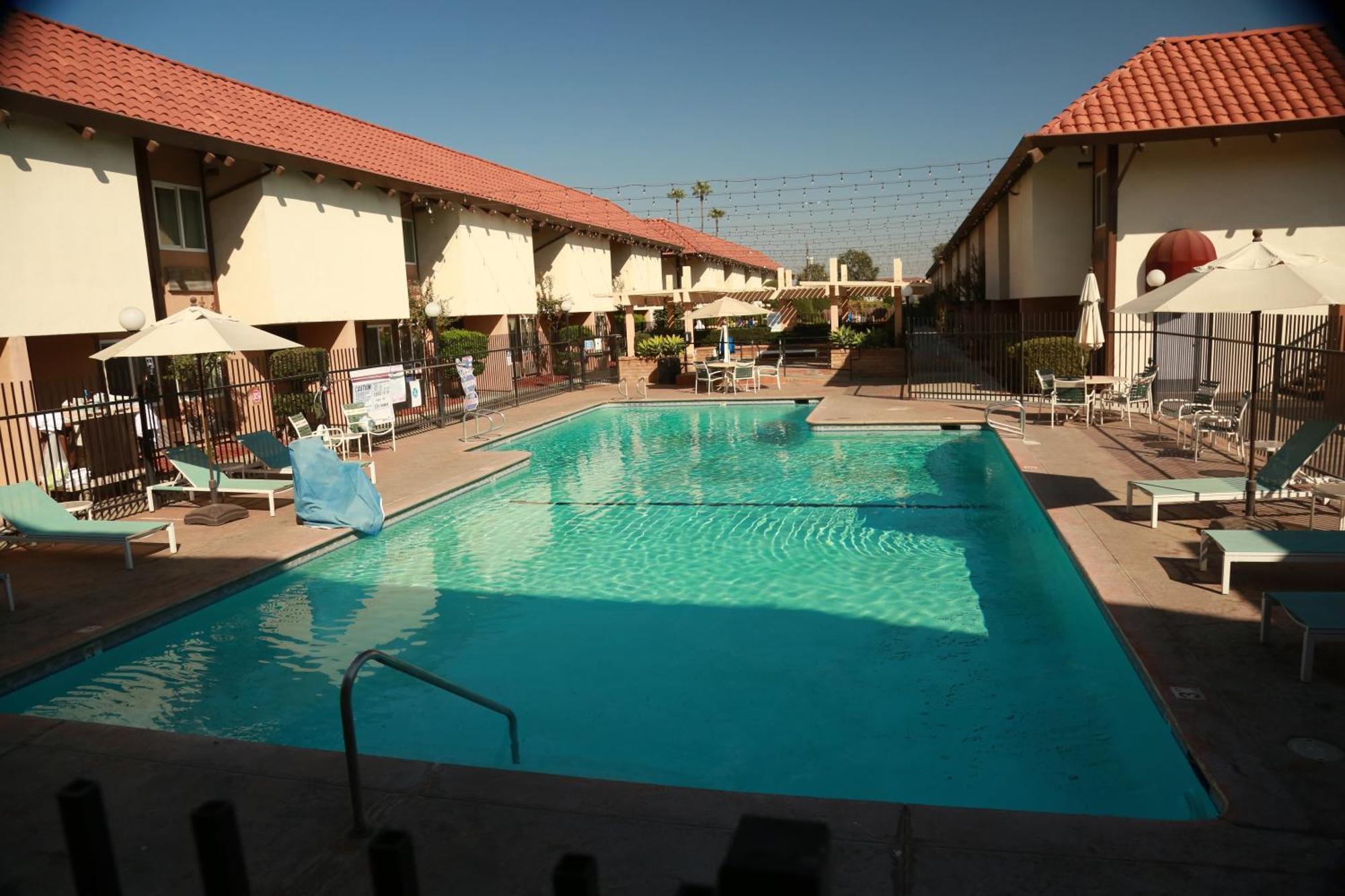 Ramada By Wyndham Fresno North Hotel Ngoại thất bức ảnh