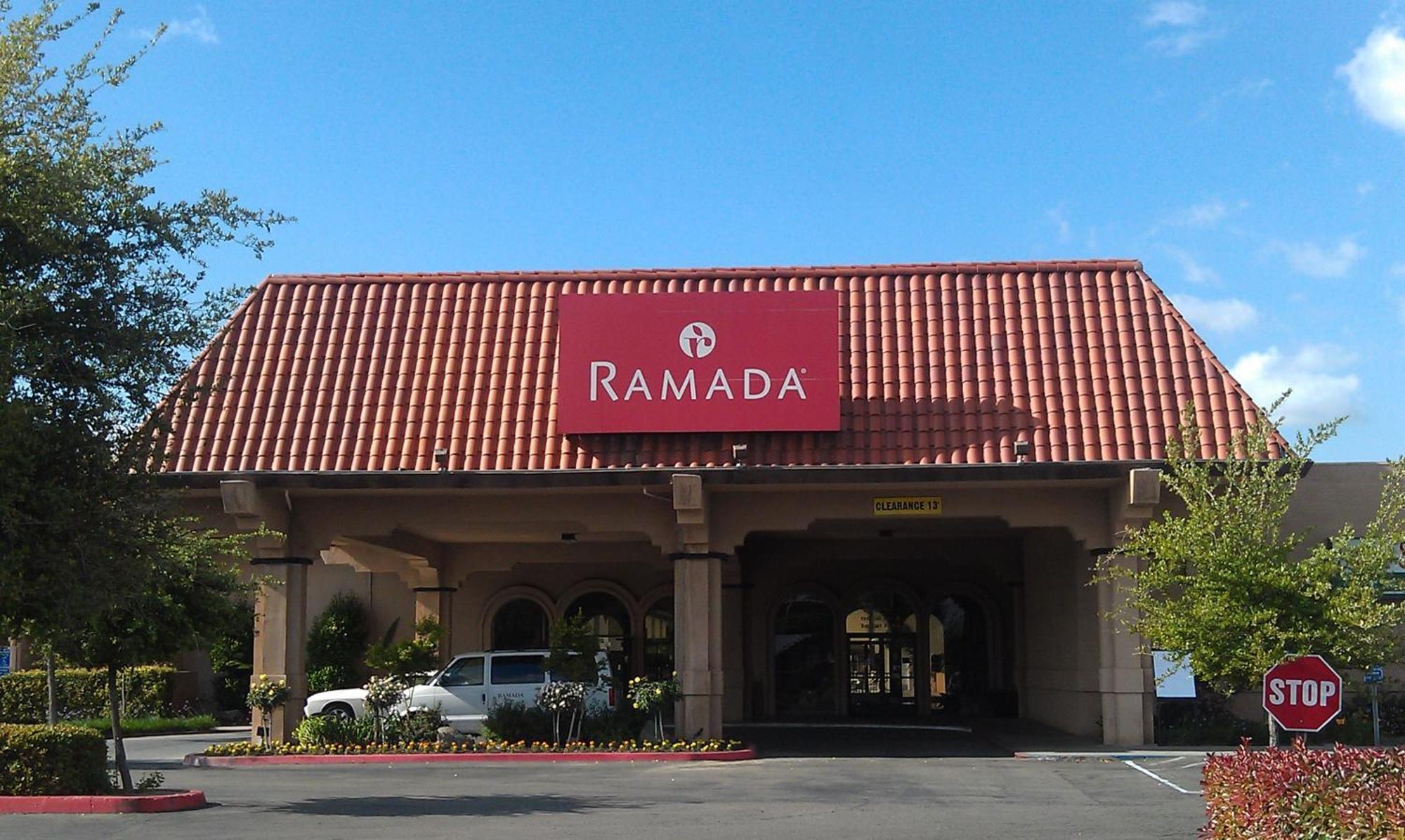 Ramada By Wyndham Fresno North Hotel Ngoại thất bức ảnh